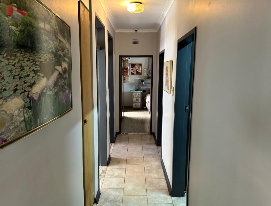 5 Bedroom Property for Sale in Mooinooi North West
